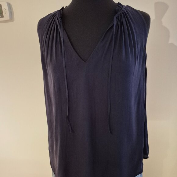 Gap Sleeveless Top - Picture 2 of 3